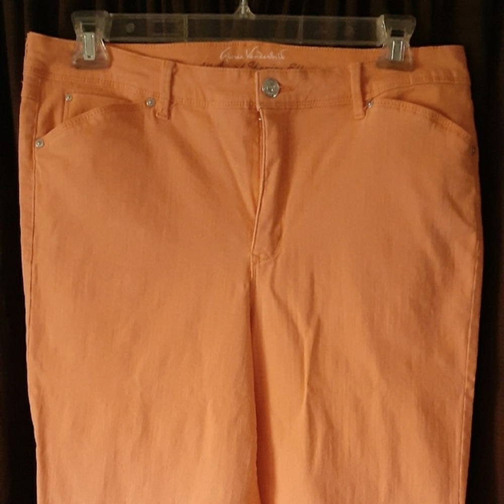 Gloria Vanderbilt capris